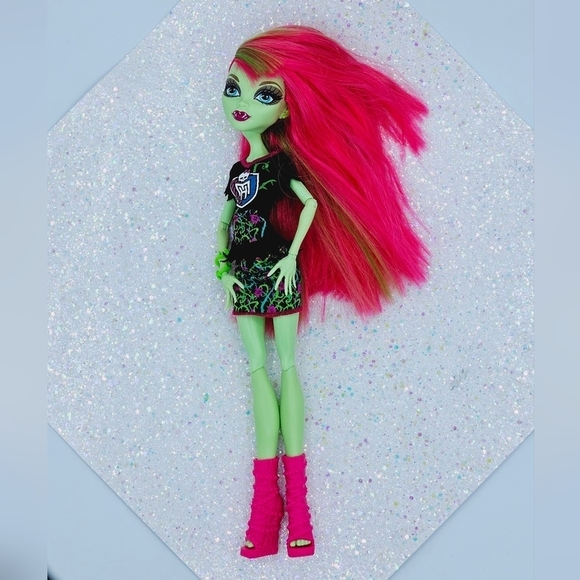 Monster High Venus McFlytrap Ghoul Spirit Doll - Picture 2 of 9